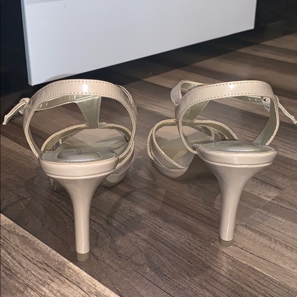 Bandolino heels 9 1/2 women - Picture 5 of 6